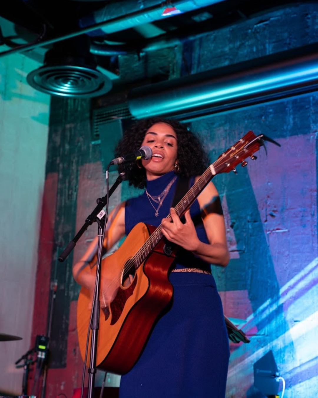 Accustic Singer at QT Bar Covent Garden